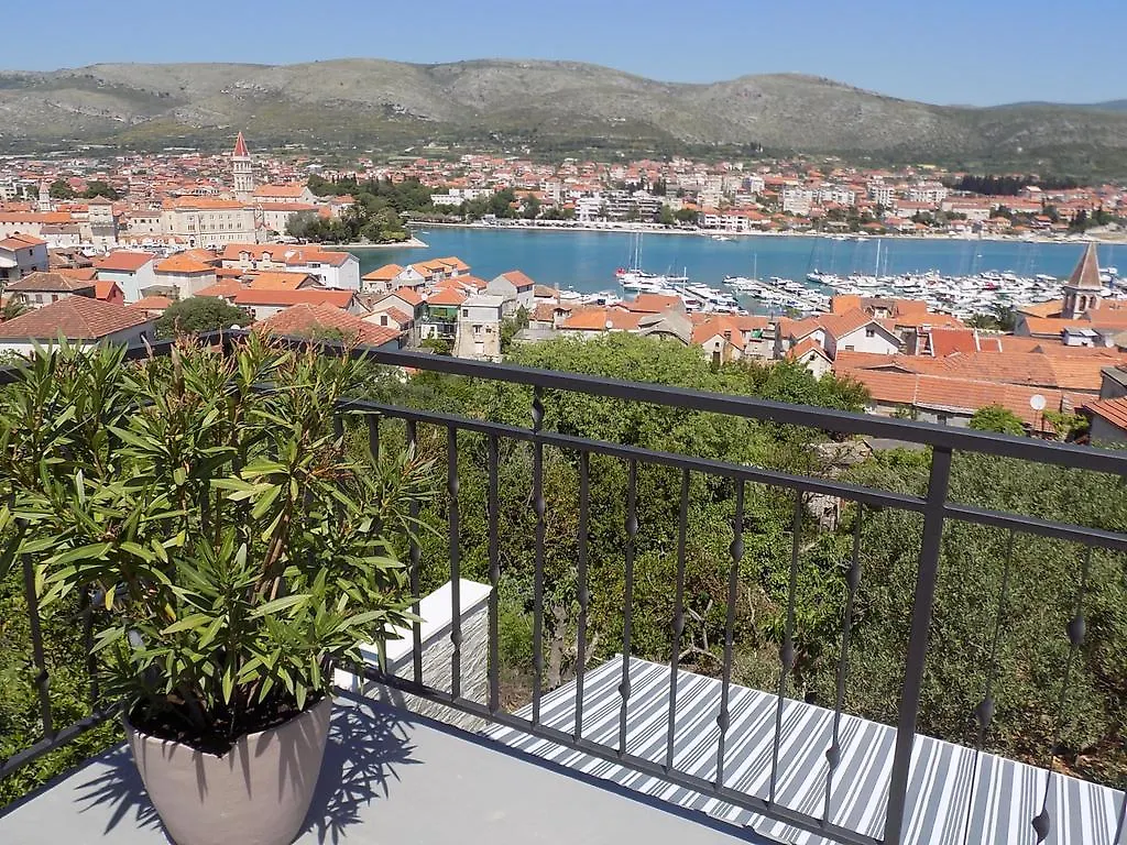 Apartment Apartmani Balan S Vanjskim Bazenom