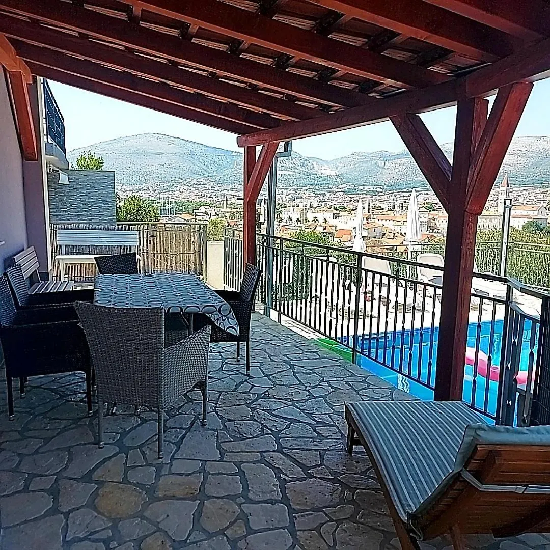 Apartmani Balan S Vanjskim Bazenom