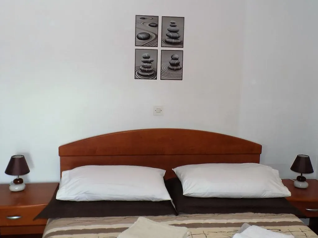 Apartmani Balan S Vanjskim Bazenom Apartment Trogir