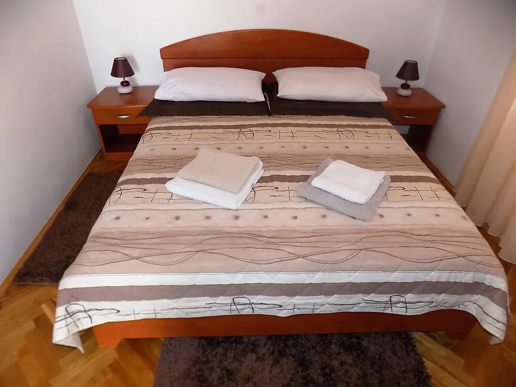 Apartmani Balan S Vanjskim Bazenom Apartment Trogir