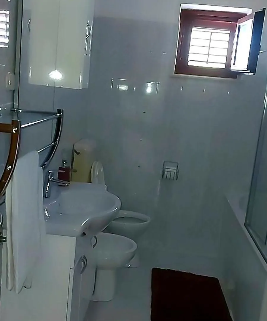 Apartmani Balan S Vanjskim Bazenom Traù 0*,