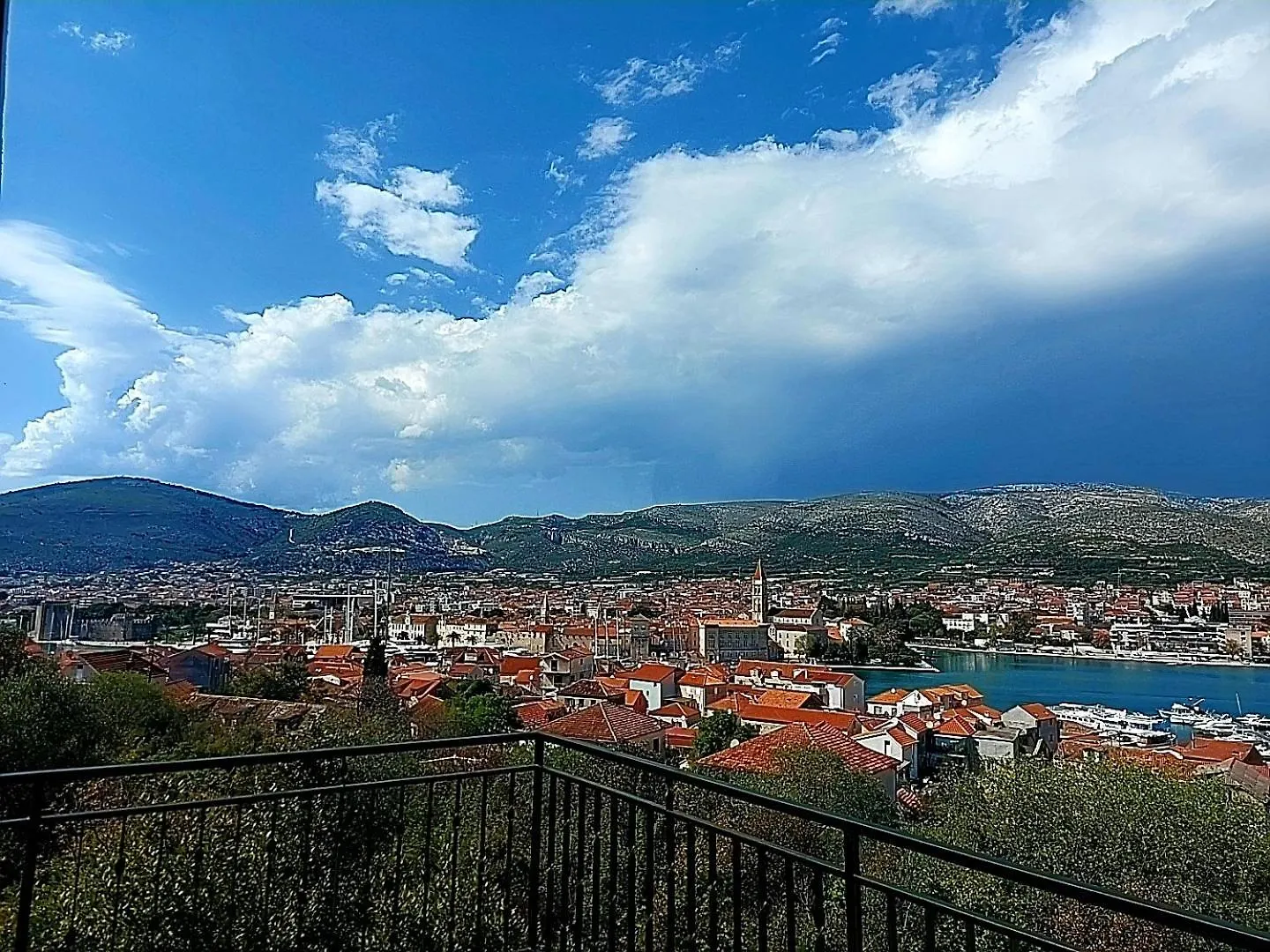 Appartamento Apartmani Balan S Vanjskim Bazenom Traù Croazia