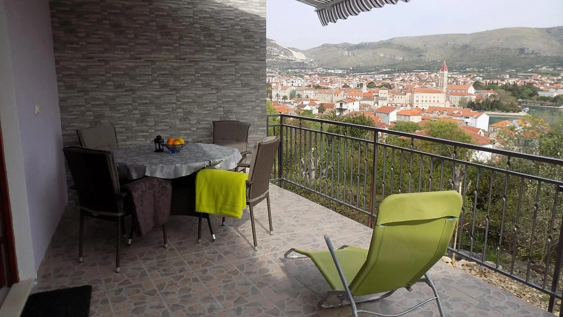 Apartmani Balan S Vanjskim Bazenom Traù Croazia